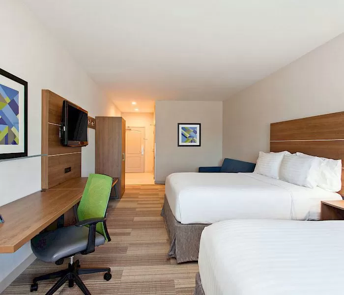 Holiday Inn Express (3)