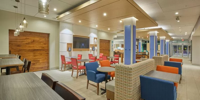 Holiday Inn Express (1)