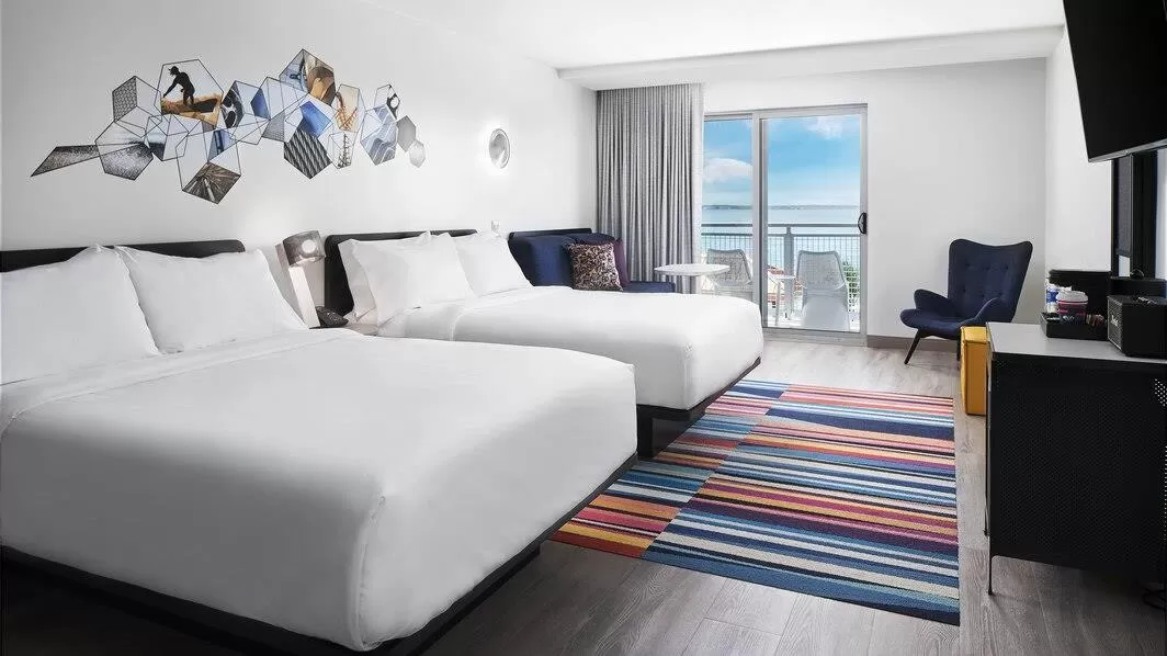 sbyal-queen-guestroom-1847-hor-wide